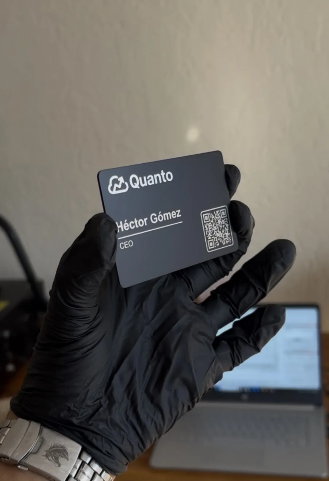 Customer review with a TapLoop metal card